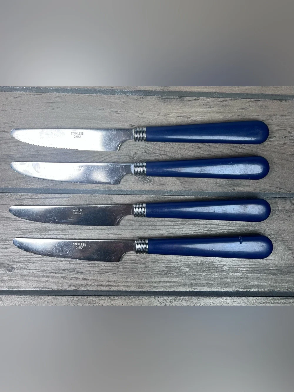 Gibson VTG Blue Plastic Handle 4 Dinner / Butter Knife Stainless Flatware Retro